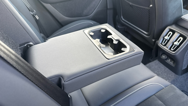 Volvo XC40 2.0 B3P Plus Dark 5dr Auto Petrol Estate